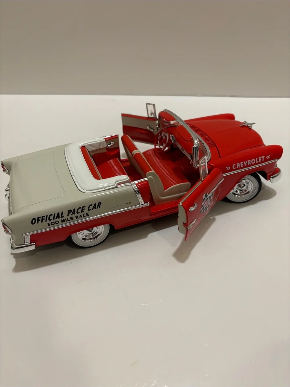 Ertl 1955 Chevrolet Indy Pace Car convertible. 1:18 Diecast.